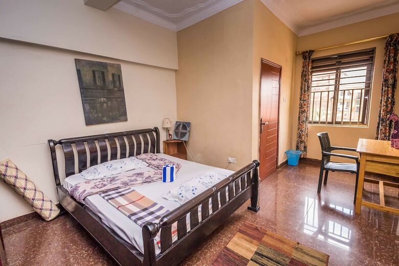Giraffe Park Hotel