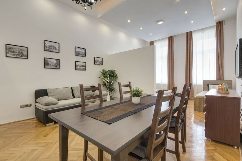 Real Apartments M�zeum