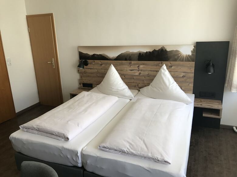 Hostal Gasthof Zum Waldstein