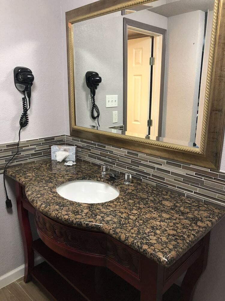 Motel R Nite Star Inn & Suite