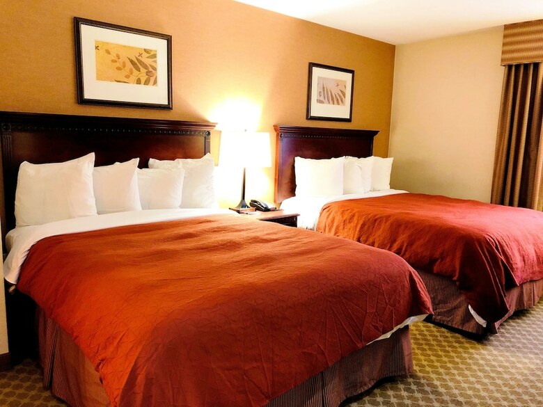 Hotel Queens County Inn & Suites