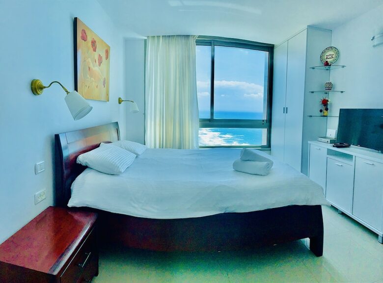 The Seasons King David Apartment
