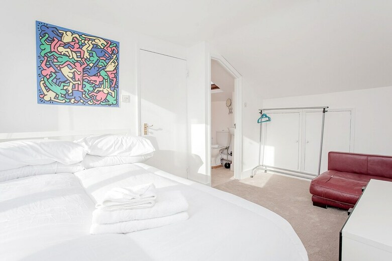 Elegant Victorian 3 Bed Home Near Hammersmith