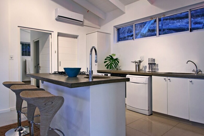 Bungalow On 4th - Three Bedroom House, Sleeps 6