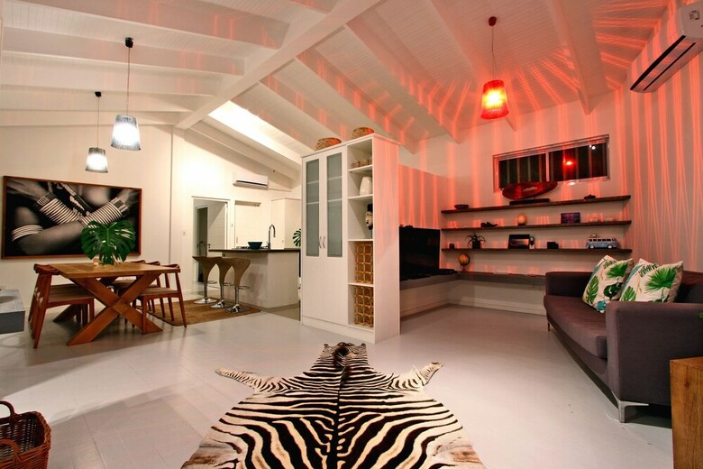 Bungalow On 4th - Three Bedroom House, Sleeps 6