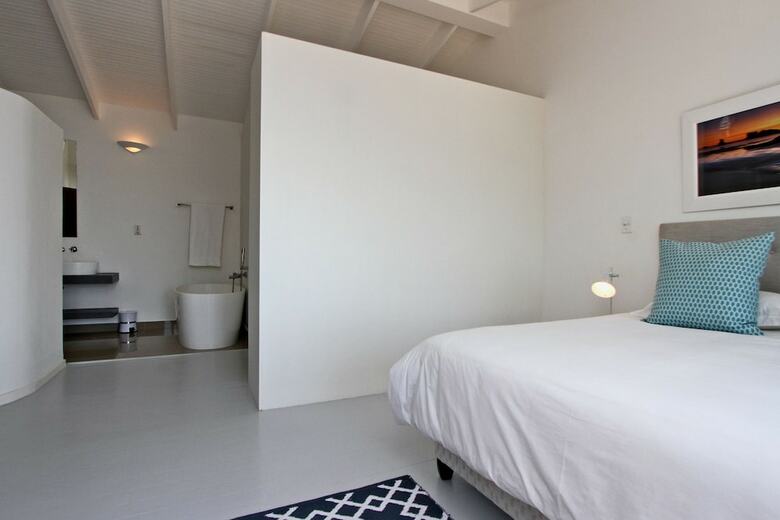 Bungalow On 4th - Three Bedroom House, Sleeps 6
