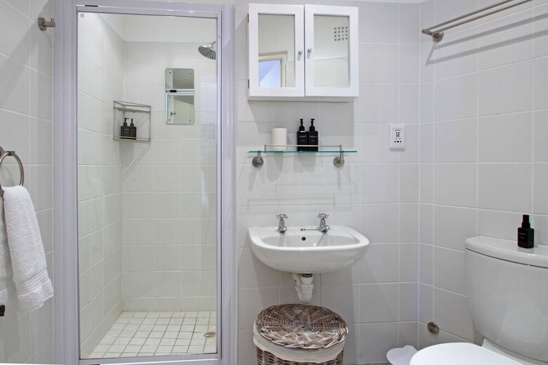 Bungalow On 4th - Three Bedroom House, Sleeps 6