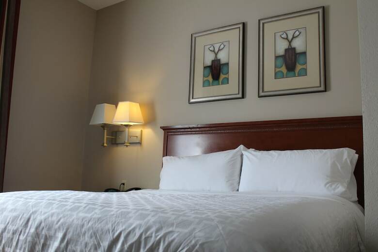 Hotel Candlewood Suites Airport