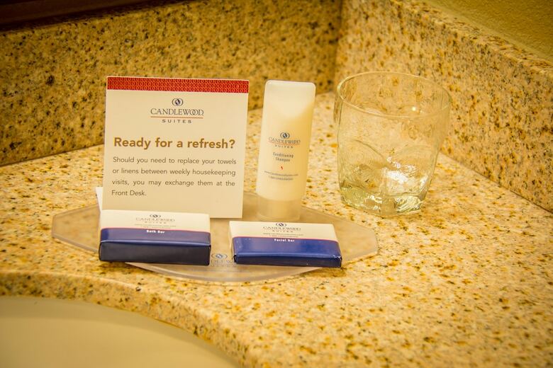 Hotel Candlewood Suites Airport