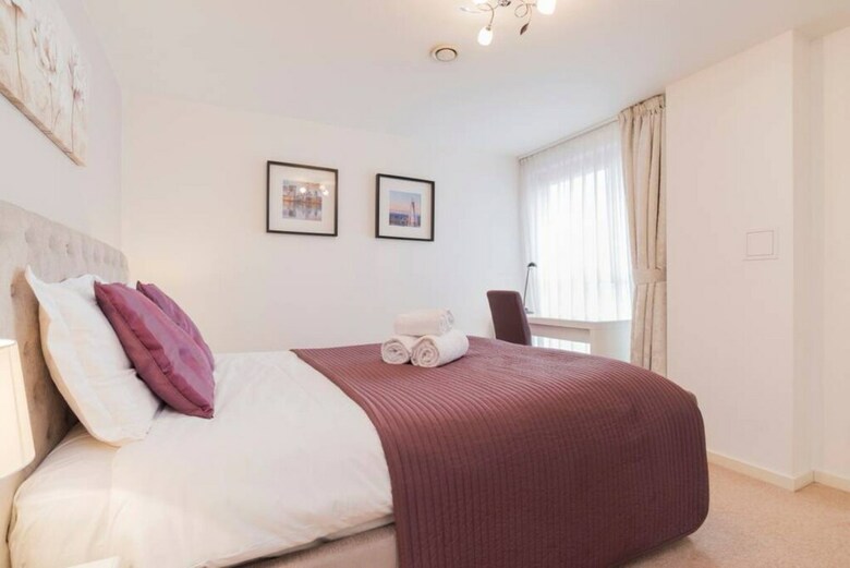Luxury 1 Bed Apartment With Balcony In Greenwich