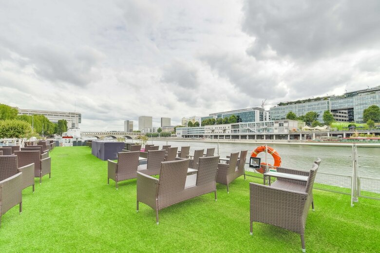 Vip Paris Yacht Hotel