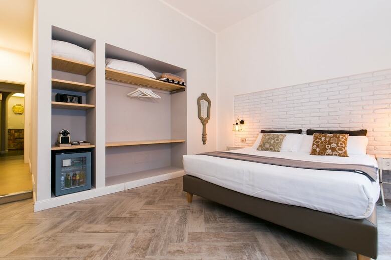 Hotel Trevi Contemporary Suite