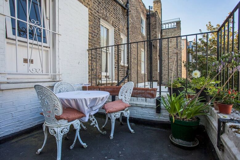 Beautiful And Light Chelsea 1 Bed Apartment