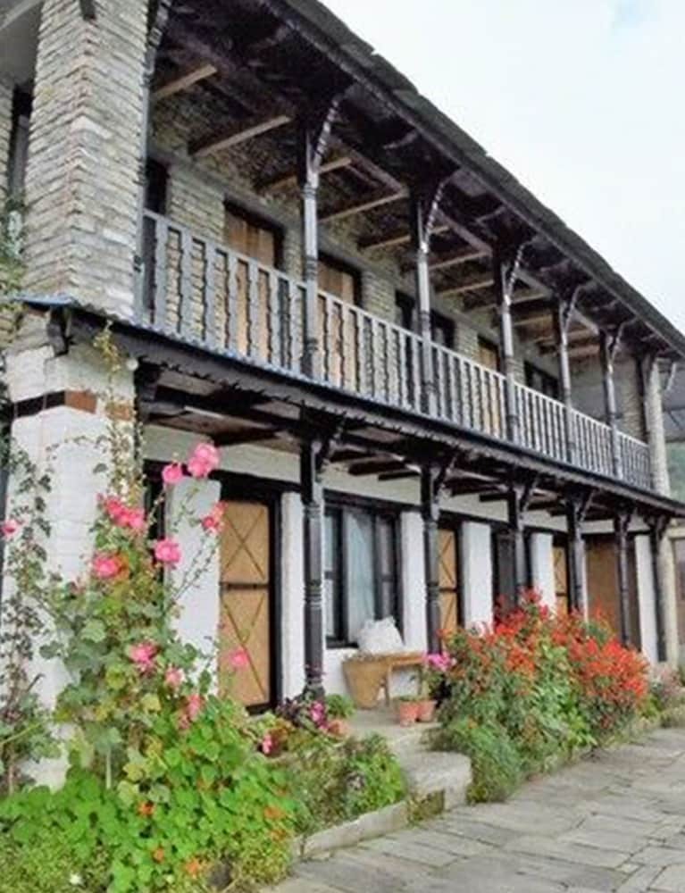 Posada Dhampus Village Eco Lodge