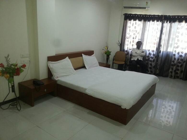 Hotel Dhruv Palace