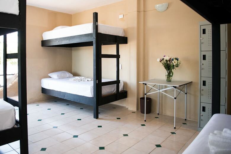 Hostal Deja Hostel Suites