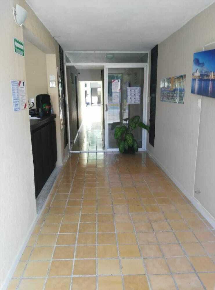Hostal Deja Hostel Suites