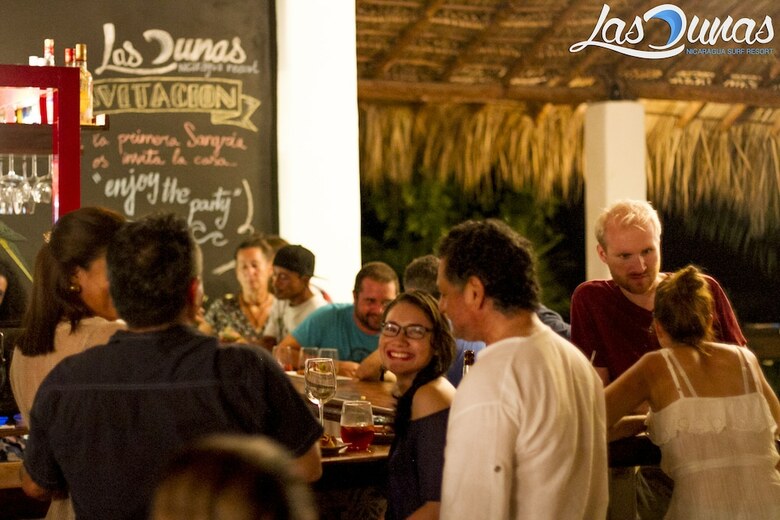 Hostal Las Dunas Surf Resort - Hostel