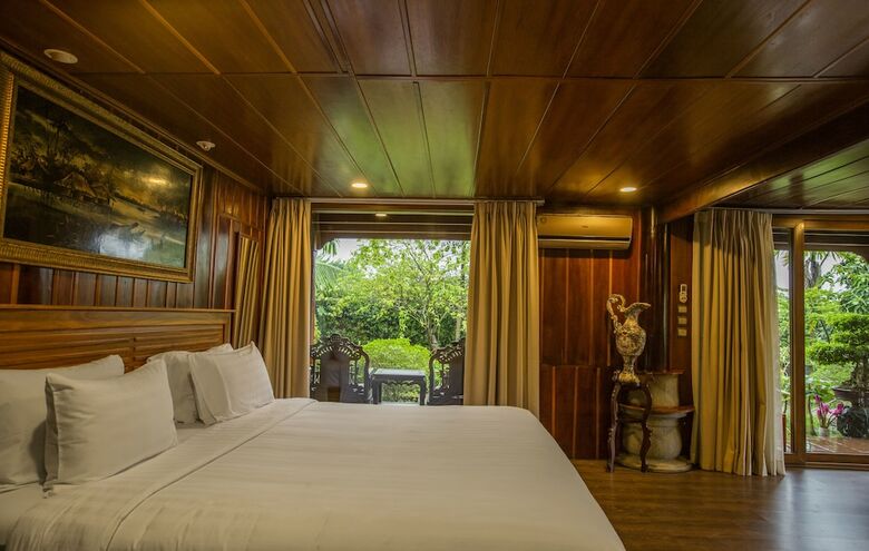 Hotel Saigon Riverside Retreat