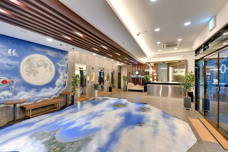 Hotel Full Moon