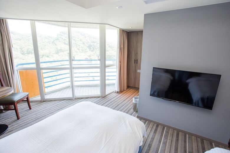 Pacific Hot Spring Hotel Green Bay(Newly Renovated)