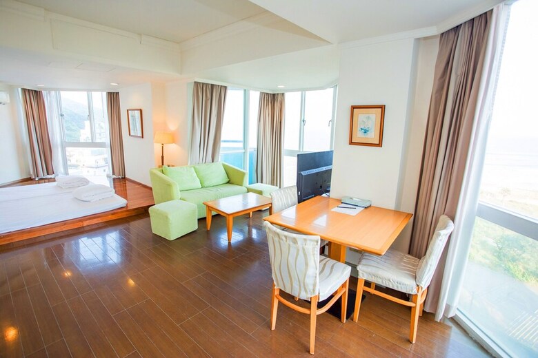 Pacific Hot Spring Hotel Green Bay(Newly Renovated)