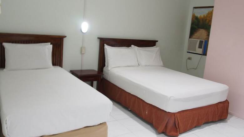 Hostal Sunday Hostel