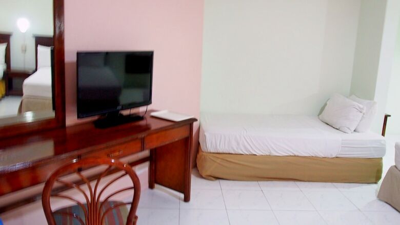 Hostal Sunday Hostel