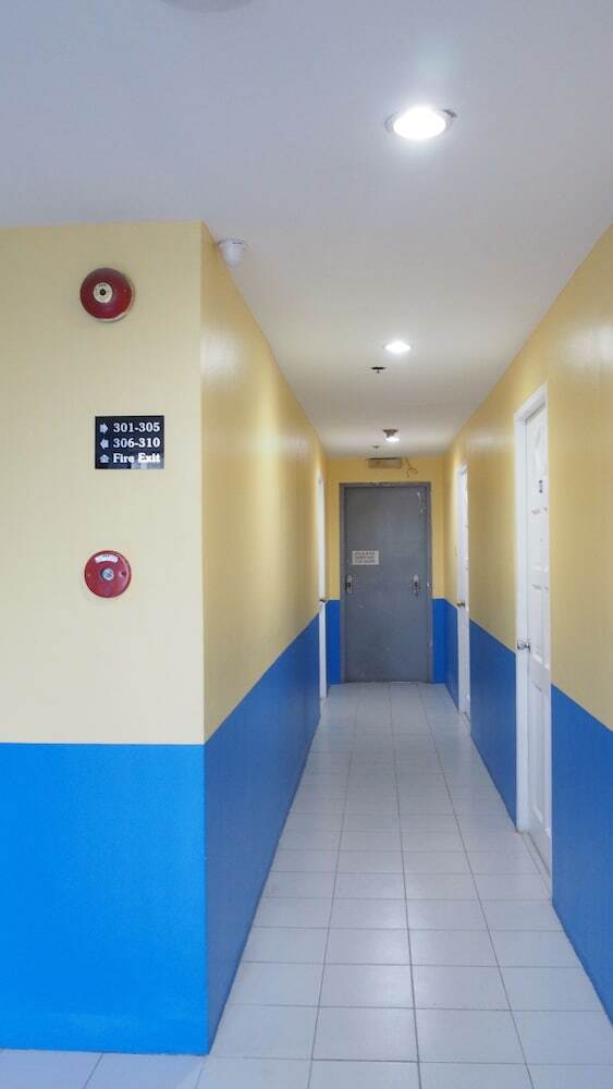 Hostal Sunday Hostel