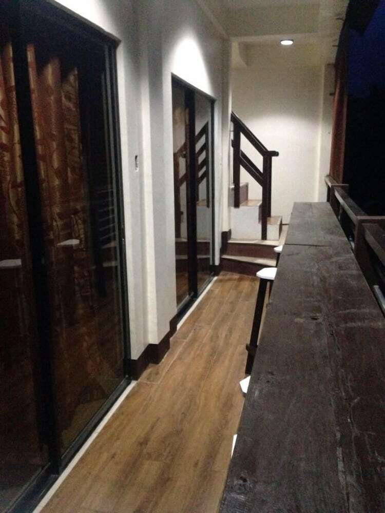 Lolo Bob's Bed And Breakfast