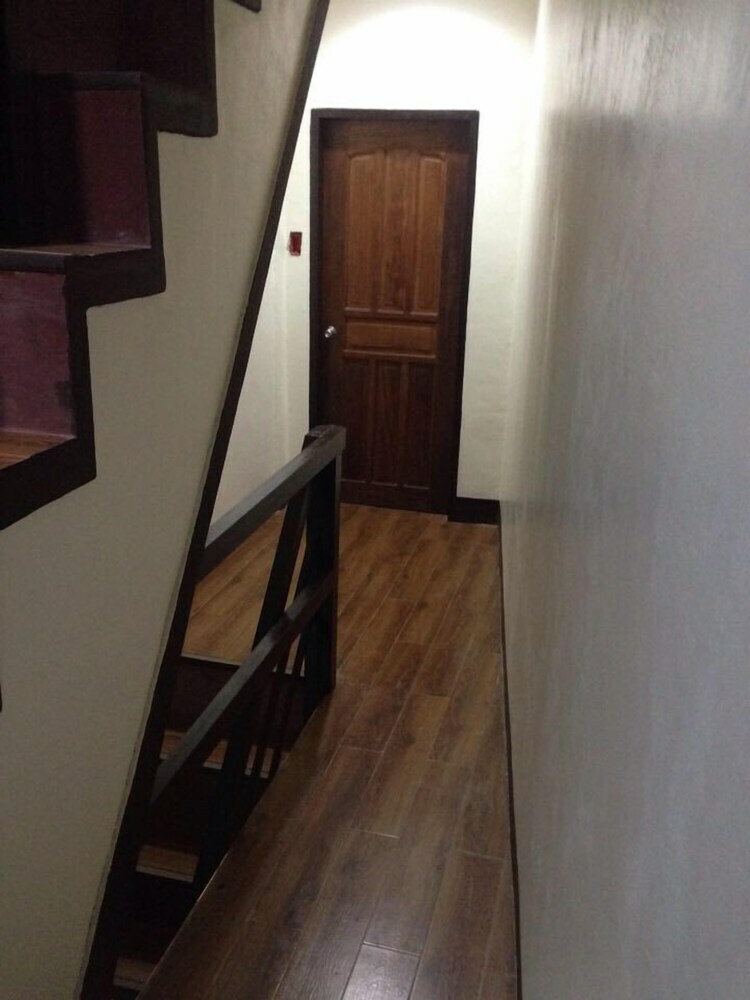 Lolo Bob's Bed And Breakfast