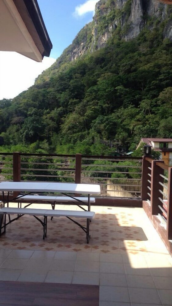 Lolo Bob's Bed And Breakfast