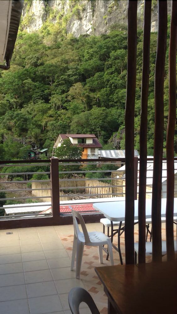 Lolo Bob's Bed And Breakfast