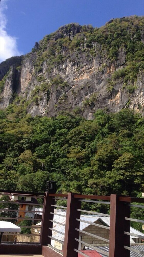 Lolo Bob's Bed And Breakfast