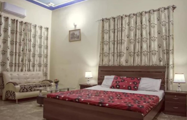 Hotel Luxurious Guest House