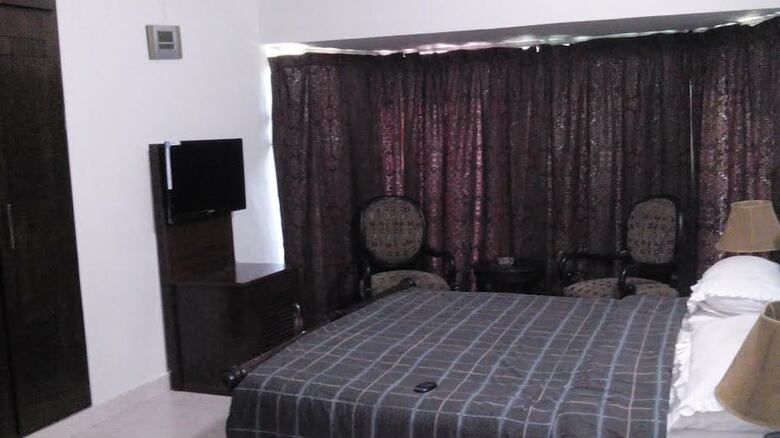 Hotel Larish Residency