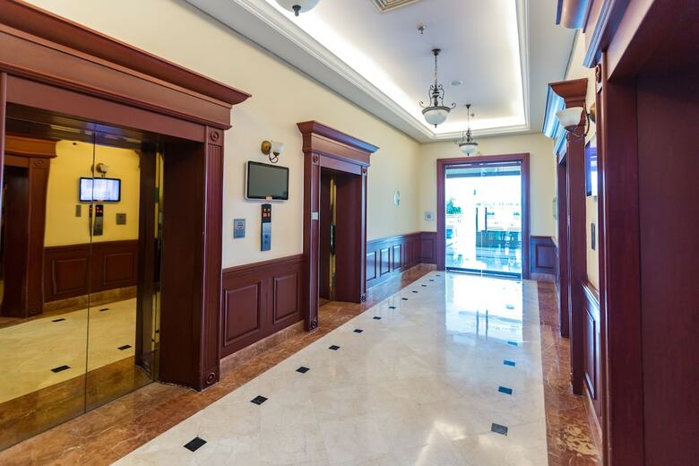 The Manor Luxury 1br Apartment Center