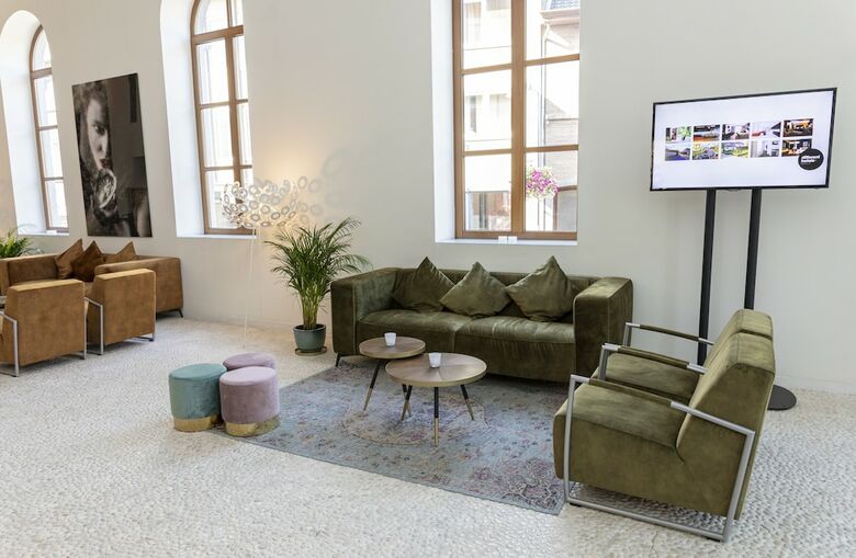 Eburon Hotel - Different Hotels