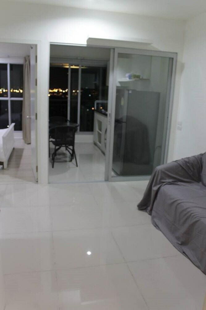Highrise Cityview Aspire Condo Gym Pool
