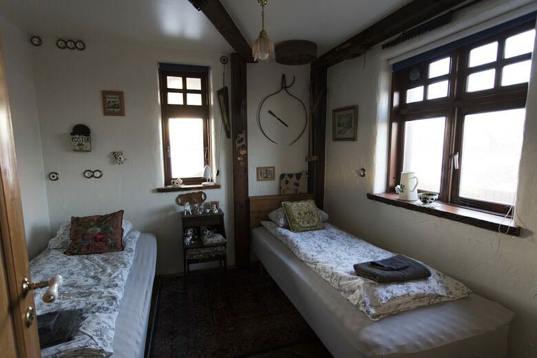 Raven's Bed And Breakfast