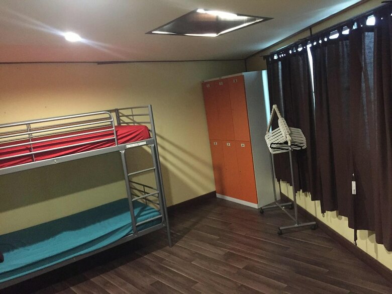 Hostal Roi 8 Host