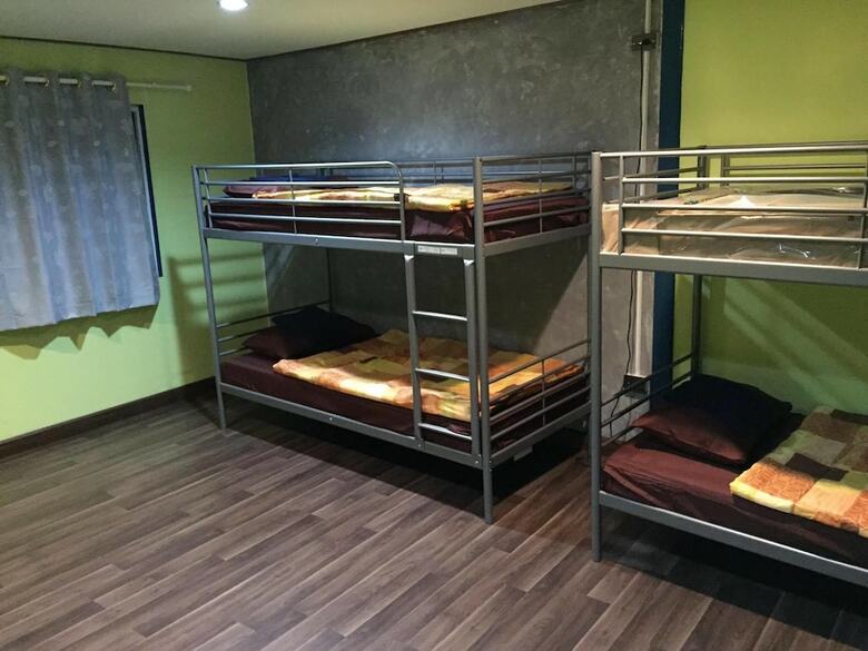 Hostal Roi 8 Host
