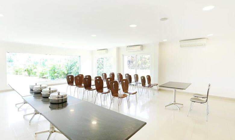 Hotel Rishi Gardens