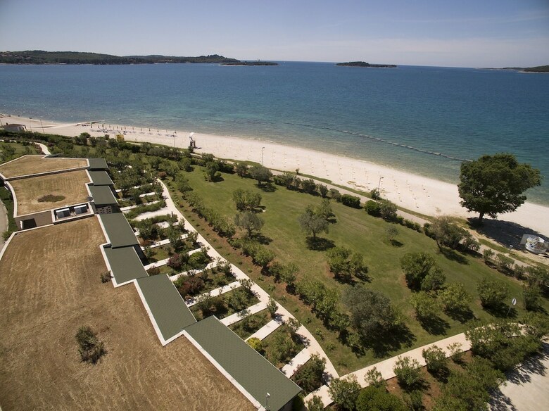 Victoria Mobilehome Bi Village