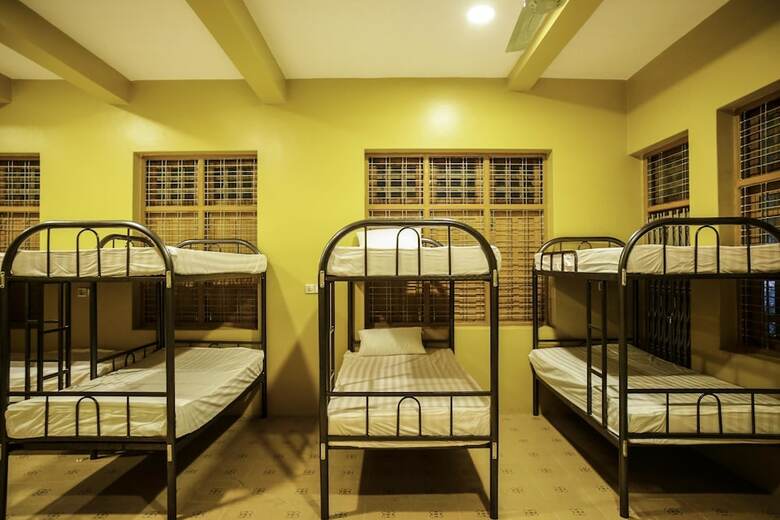 Hostal Lux Pillow Hostel - City Centre