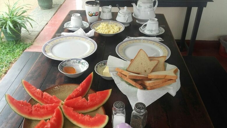 Bed & Breakfast Araliya White House