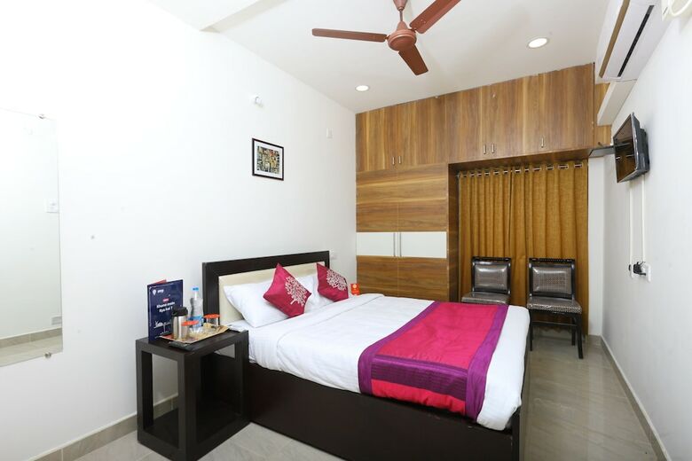 Hotel Oyo 10701 Moukthi Apartment