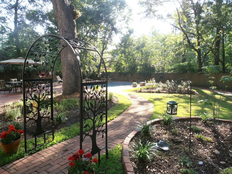 Bed & Breakfast Tudor Oaks Inn