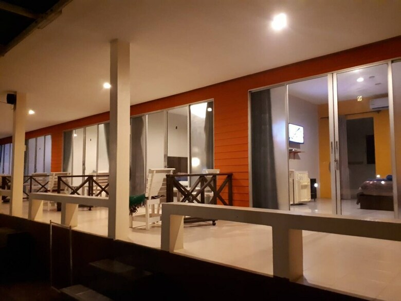 Hotel Insook Ko Larn Guesthouse