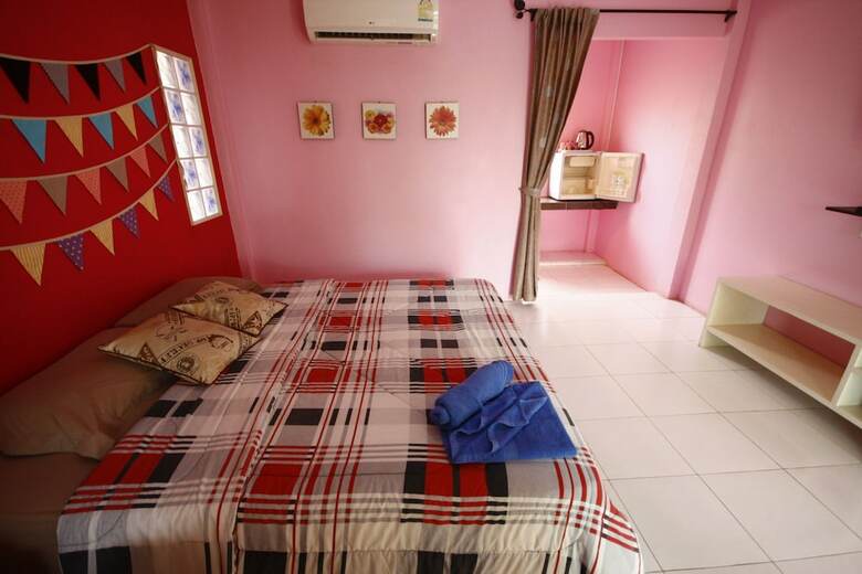Hotel Insook Ko Larn Guesthouse